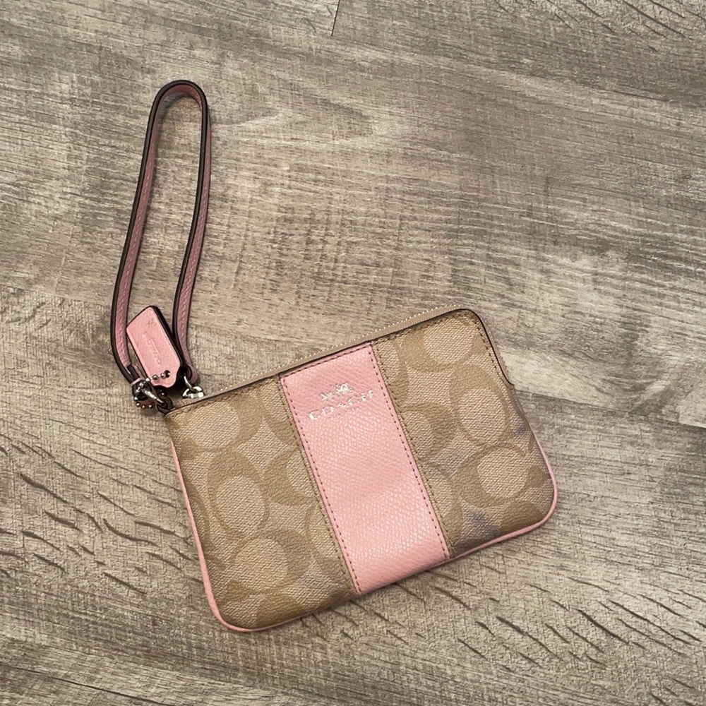 coach wallet wristlet